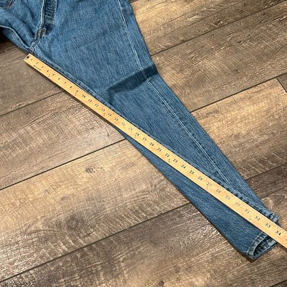 Levi's Men's 501 Original Fit Jean Medium Stonewash Size 38x34 - Picture 6 of 9